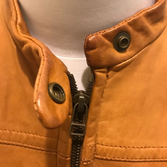 Gently used leather jacket. - Picture 6 of 9